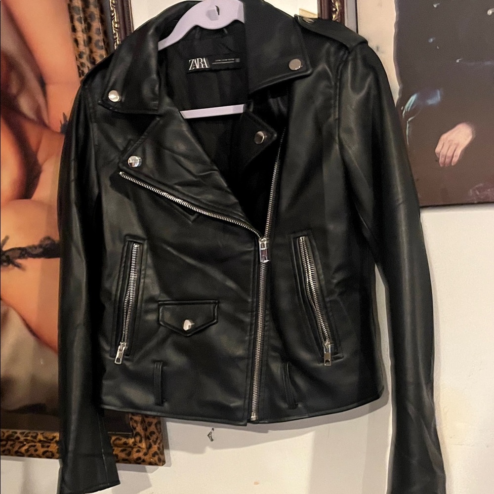 Zara Women's Sleek Black Leather Biker Jacket